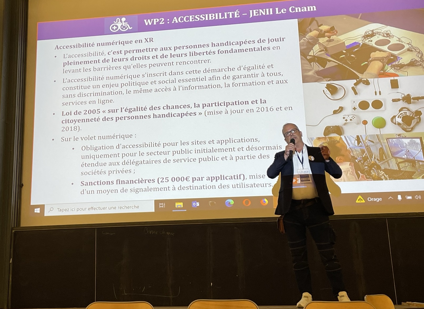 Christian Cousquer parlant en conférence